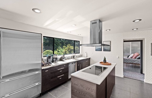 Rollingbay House | Sunrise Oasis | Water View | Family & Dog friendly