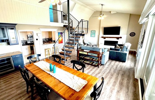 South End Condo | Sunrise Ocean and Sunset Bay Views 3-bd, 2.5 bath, PENTHOUSE with elevator!