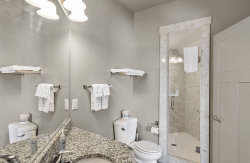 Harbor Village Hotel | Sunrise Resort Room #306 | 1 Bed, 1 Bath