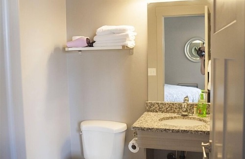Harbor Village Hotel | Sunrise Resort Room #103 | 1 Bed, 1 Bath