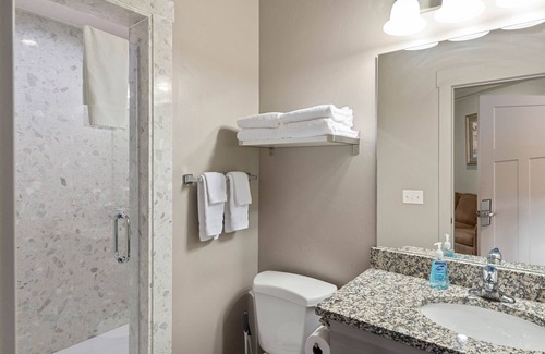 Harbor Village Hotel | Sunrise Resort Room #203 | 2 Bed, 1 Bath