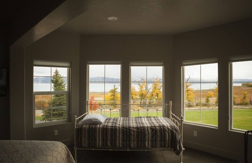 Harbor Village Hotel | Sunrise Resort Room #307 | 2 Bed, 1 Trundle, 1 Bath