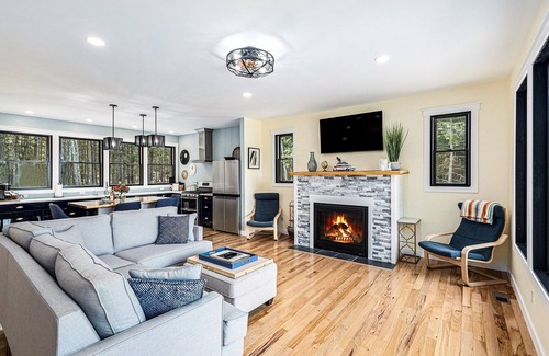 Kewadin House | 🛶 Sunrise Sands Retreat | Torch Lakefront Home w/Beach & Dock | Game Room ➠ 2364
