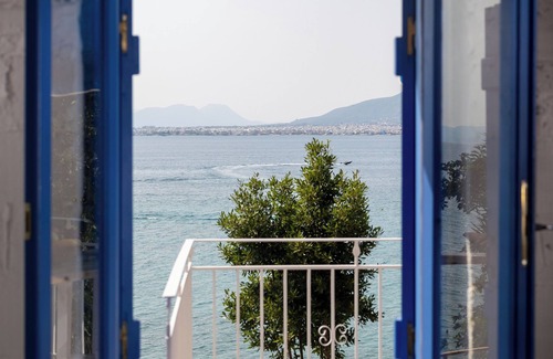 Paralia Vergas Apartment | Sunrise seaside retreat Apartment in Almyros, Kalamata