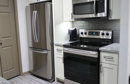 South Main Apartment | SunRise Suite