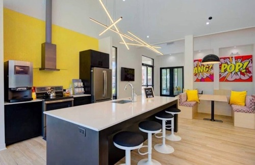 South Main Apartment | SunRise Suite