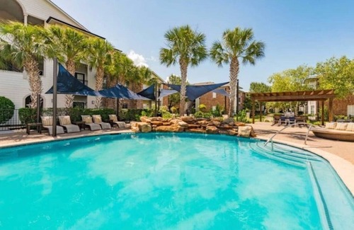 South Main Apartment | SunRise Suite
