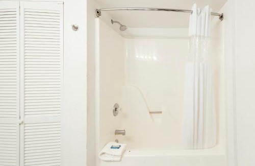 Key West Apartment | Sunrise Suites Tierra Bomba Suite #403