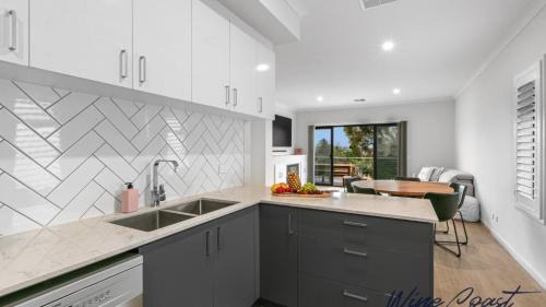 Port Noarlunga House | Sunrise To Sunset Getaway By Wine Coast Holidays