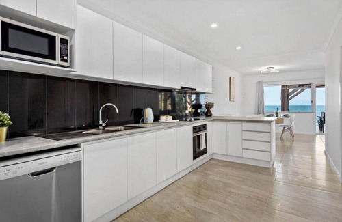 Redcliffe Apartment | * Sunrise * Two Bedroom Apartment