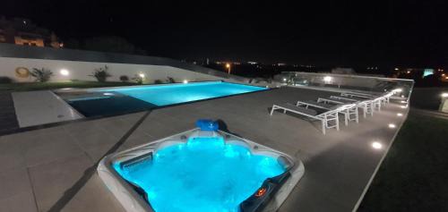 Olhos D'Agua Villa | Sunrise Villa by Laranjal Rentals