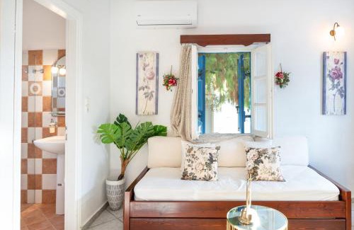 Agios Prokopios Apartment | Sunrock Suites - Villa Jasmine