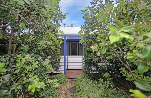 Tea Gardens House | Sunroom Cottage