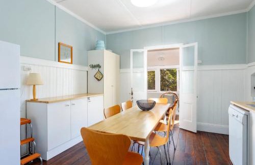 Tea Gardens House | Sunroom Cottage