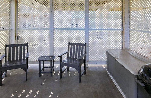 Spanish Grant House | Sunsational is a 2nd row beach house in Spanish Grant