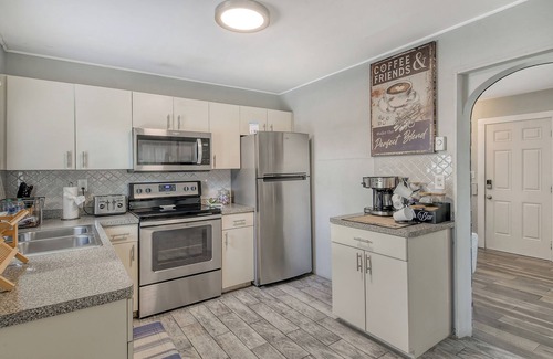 Southgate House | Sunseeker Bungalow-Great location to all things Sarasota