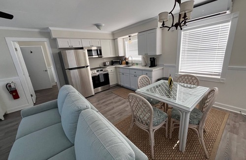 Marathon Resort | Sunset - 1 Bedroom/1 Bath Villa Sleeps 2 located at Safe Harbor Marathon Marina