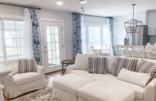 Anchorville House | Sunset Bay: Embrace Fall Colors at Sunset Bay – A Lakeside Fall Retreat