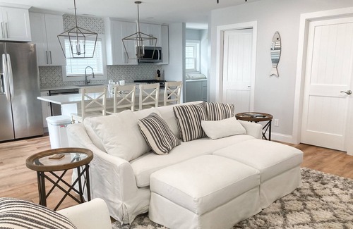 Anchorville House | Sunset Bay: Embrace Fall Colors at Sunset Bay – A Lakeside Fall Retreat