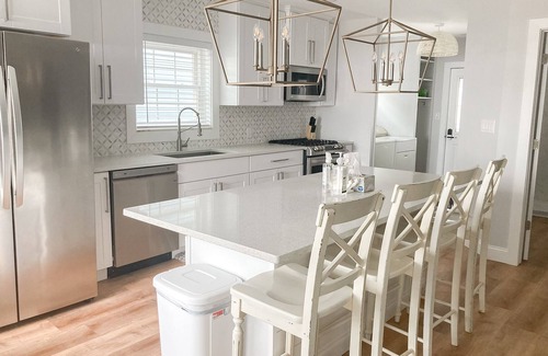 Anchorville House | Sunset Bay: Embrace Fall Colors at Sunset Bay – A Lakeside Fall Retreat