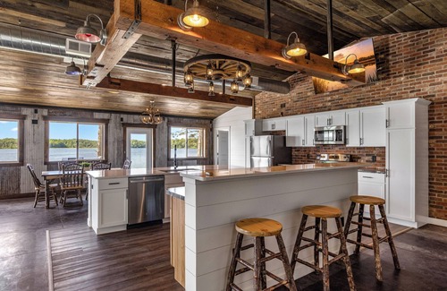 Brill Cabin | Sunset Bay Lodge- Gruenhagen Bay