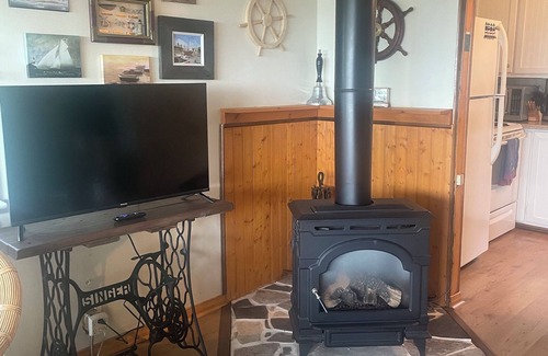 Waubaushene Cottage | Sunset Bay Waterfront Cottage on Georgian Bay