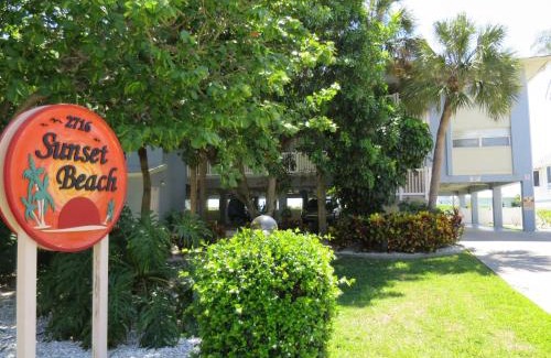 Holmes Beach Apartment | Sunset Beach 101 Beach Front Unit