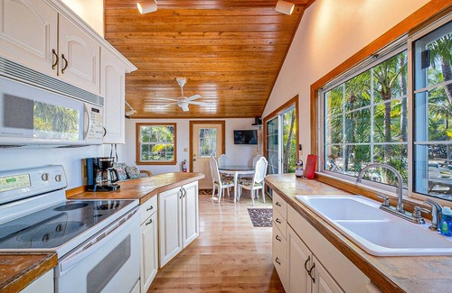 Monroe County House | Sunset Beach Hideaway *Private Beach* *Jacuzzi*