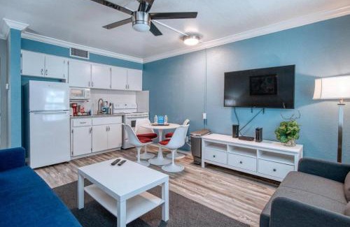 Madeira Beach Apartment | Sunset Beach Suite 6! Across from Beach Access & Pet Friendly! Enjoy Fall Promo for Mondays & Thursdays!