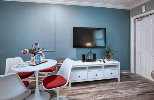Madeira Beach Apartment | Sunset Beach Suites #5 - Under New Management! Pet Friendly and Steps to the Beach!