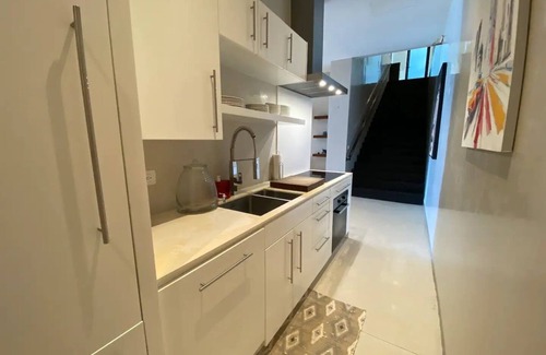 Black Beauty Villa | Sunset Bliss - Ocean View Luxury 2-Bed Apartment