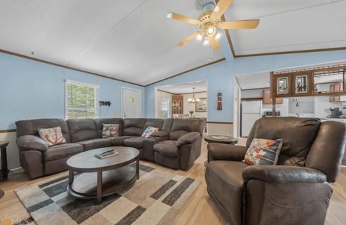Eatonton House | Sunset BnB - 3BR & Lovely Waterfront Vista