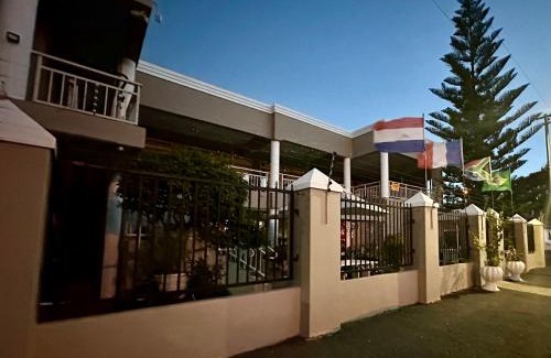 Paarl House | Sunset Boulevard Riverlodge