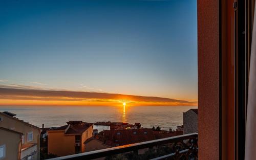 Sveti Stefan Apartment | SunSet Boutique Hotel
