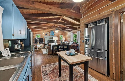 Rogers House | Sunset Cabin - Secluded retreat on Beaver Lake