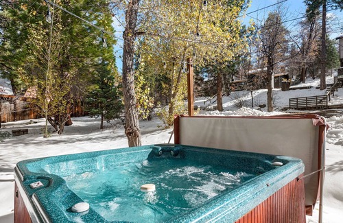 Moonridge Ski Chalet | Sunset Chalet - Cozy And Spacious Cabin Nestled Among Tall Pines With Hot Tub! 3 Bedroom Chalet