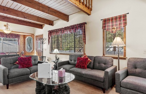 Moonridge Ski Chalet | Sunset Chalet - Cozy And Spacious Cabin Nestled Among Tall Pines With Hot Tub! 3 Bedroom Chalet