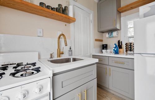 Ocean Beach House | Sunset Cliffs Oceanfront Casita w Fast Wifi, Large Outdoor Space & Ocean Breeze!