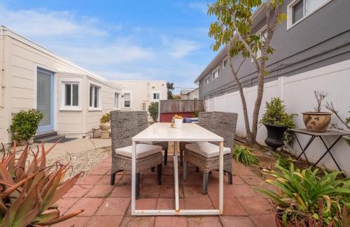 Ocean Beach House | Sunset Cliffs Oceanfront Casita w Fast Wifi, Large Outdoor Space & Ocean Breeze!