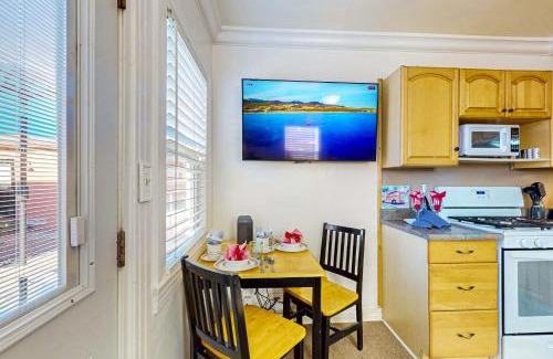Townsite House | Sunset Cottage 16