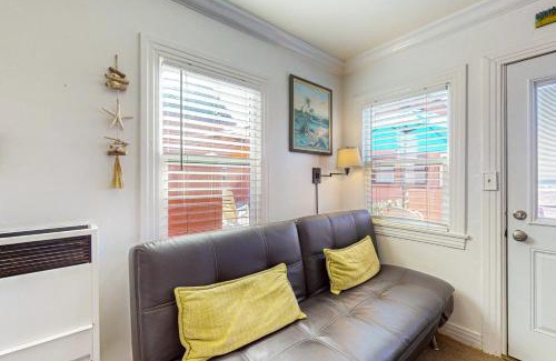 Townsite House | Sunset Cottage 16