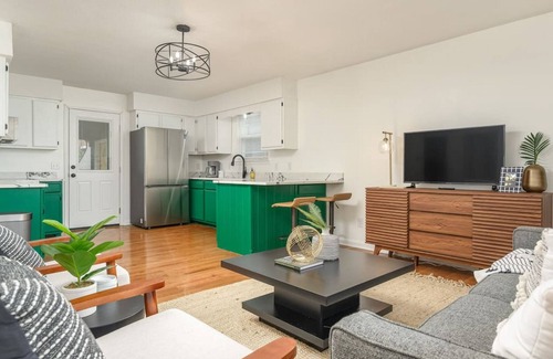 Northside House | Sunset Cottage - Mtn/Sunset views, GREAT location!