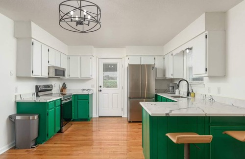 Northside House | Sunset Cottage - Mtn/Sunset views, GREAT location!