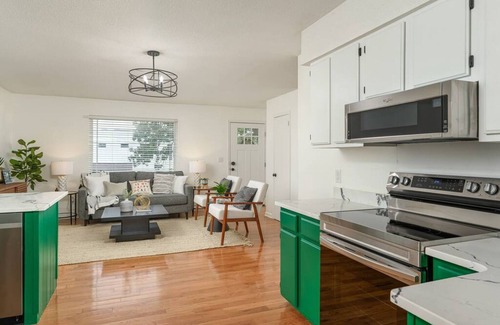 Northside House | Sunset Cottage - Mtn/Sunset views, GREAT location!
