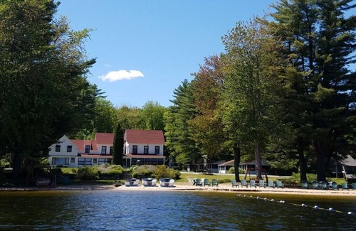 North Sebago Cottage | Sunset Cottage-Private Beach-Pets Welcome - Round Table Lodge, Sebago, Maine
