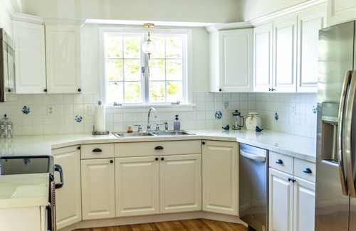 Meadville House | Sunset Cottage: Spacious Vacation Home with Game Room