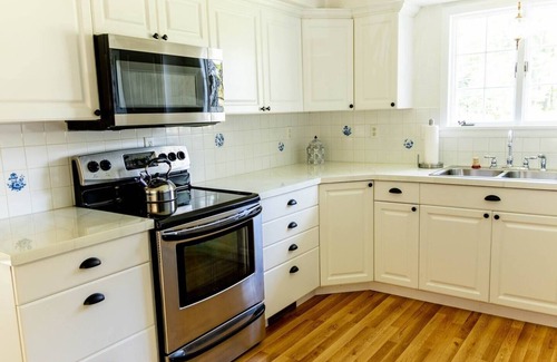 Meadville House | Sunset Cottage: Spacious Vacation Home with Game Room