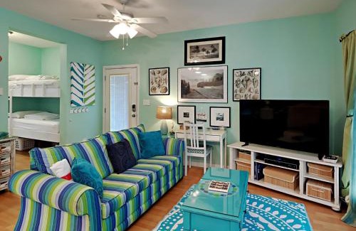 Fort Walton Beach Apartment | Sunset Cottages #1A