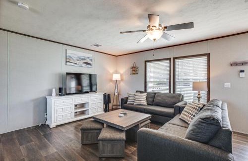 Onalaska House | Sunset Cove Lakefront Rental with Private Dock!