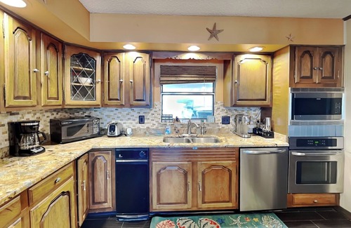 Dandridge Cabin | Sunset Cove | Pet-Friendly w/Heated Pool + Game Room